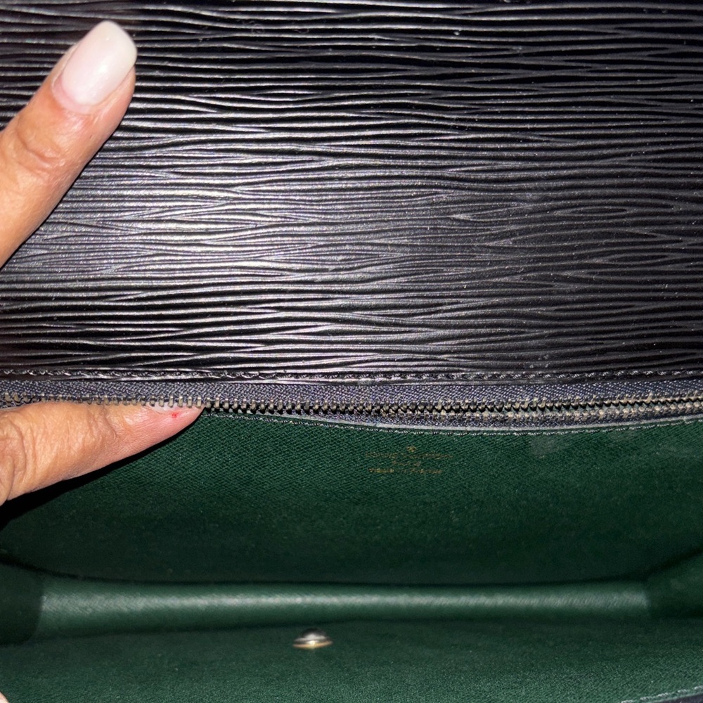 Louis Vuitton Black Epi Leather Twist Lock Clutch - Picture 6 of 10